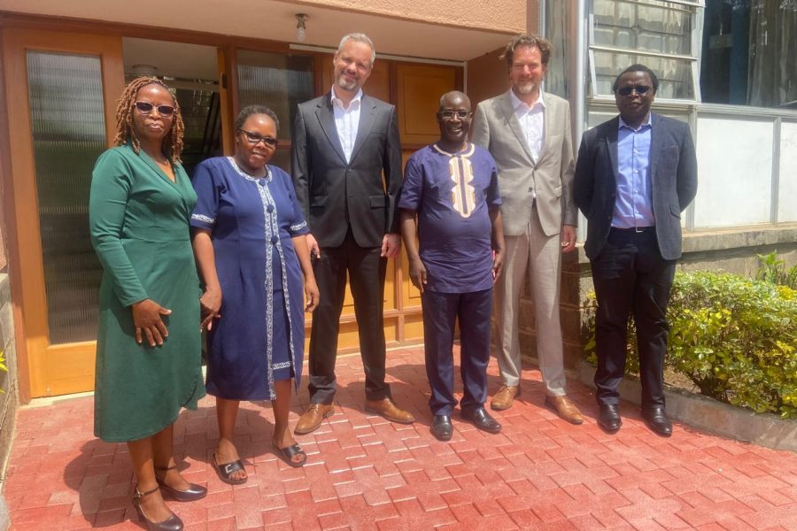 From left to right: Jane Maweu, Prof. Emily Ondondo, Menno de Leeuw van Weenen, Prof. Henry Onderi, Joost Dam and Prof. Samuel Liyala